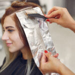 Haare färben im Friseursalon am Gutshof